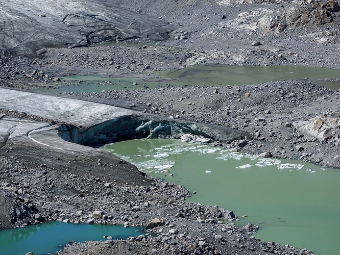 Visibly calving as I made my way towards it.